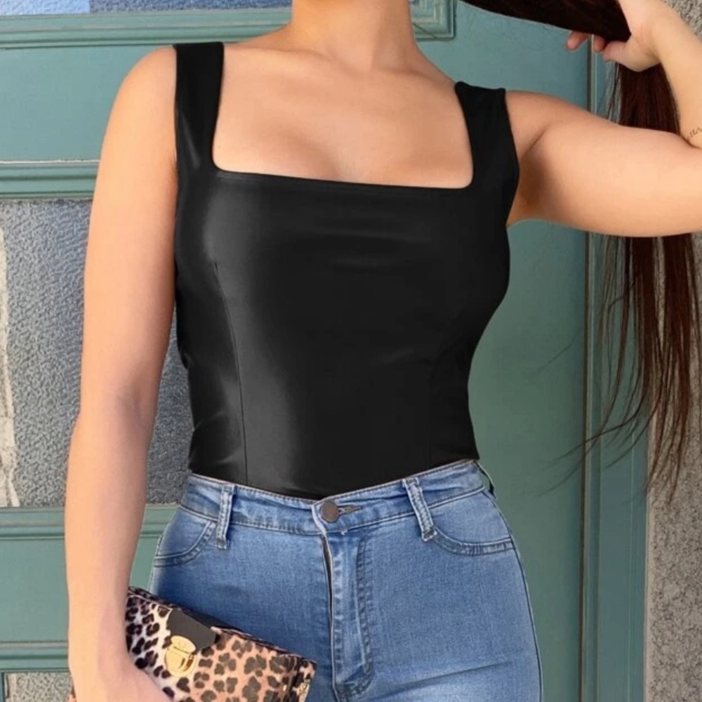 Square neck faux leather top 🖤 L NWOT